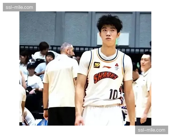 上海队偰李永炜三分效率惊人 年轻球员崛起丰富战术选择 上海队偰李永炜三分效率惊人 年轻球员崛起丰富战术选择